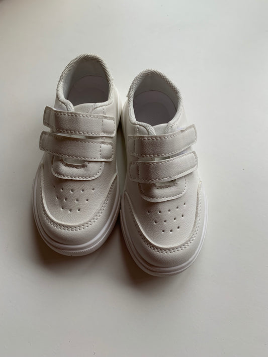 Witte sneakers