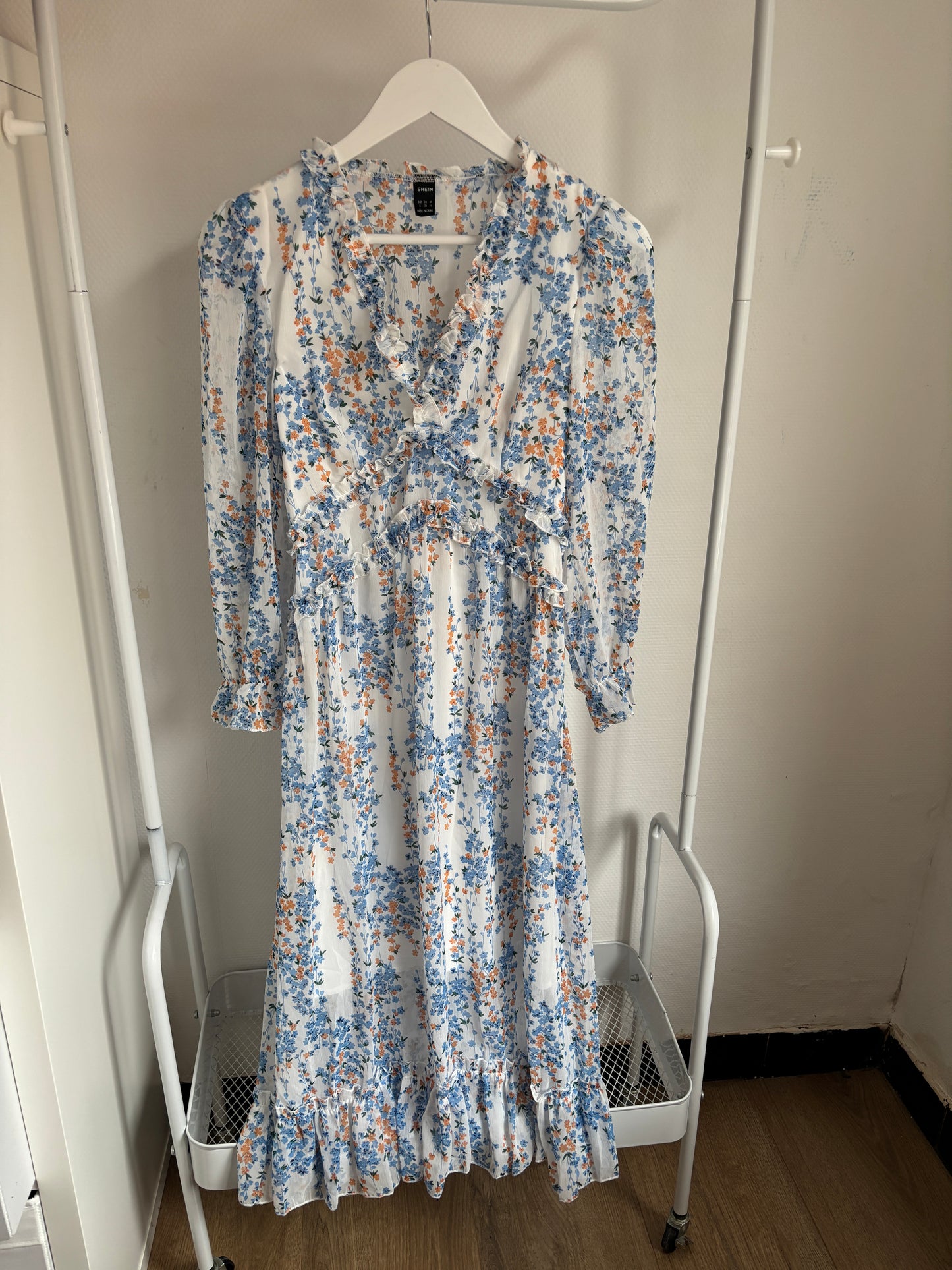 Witte lange bloemenjurk