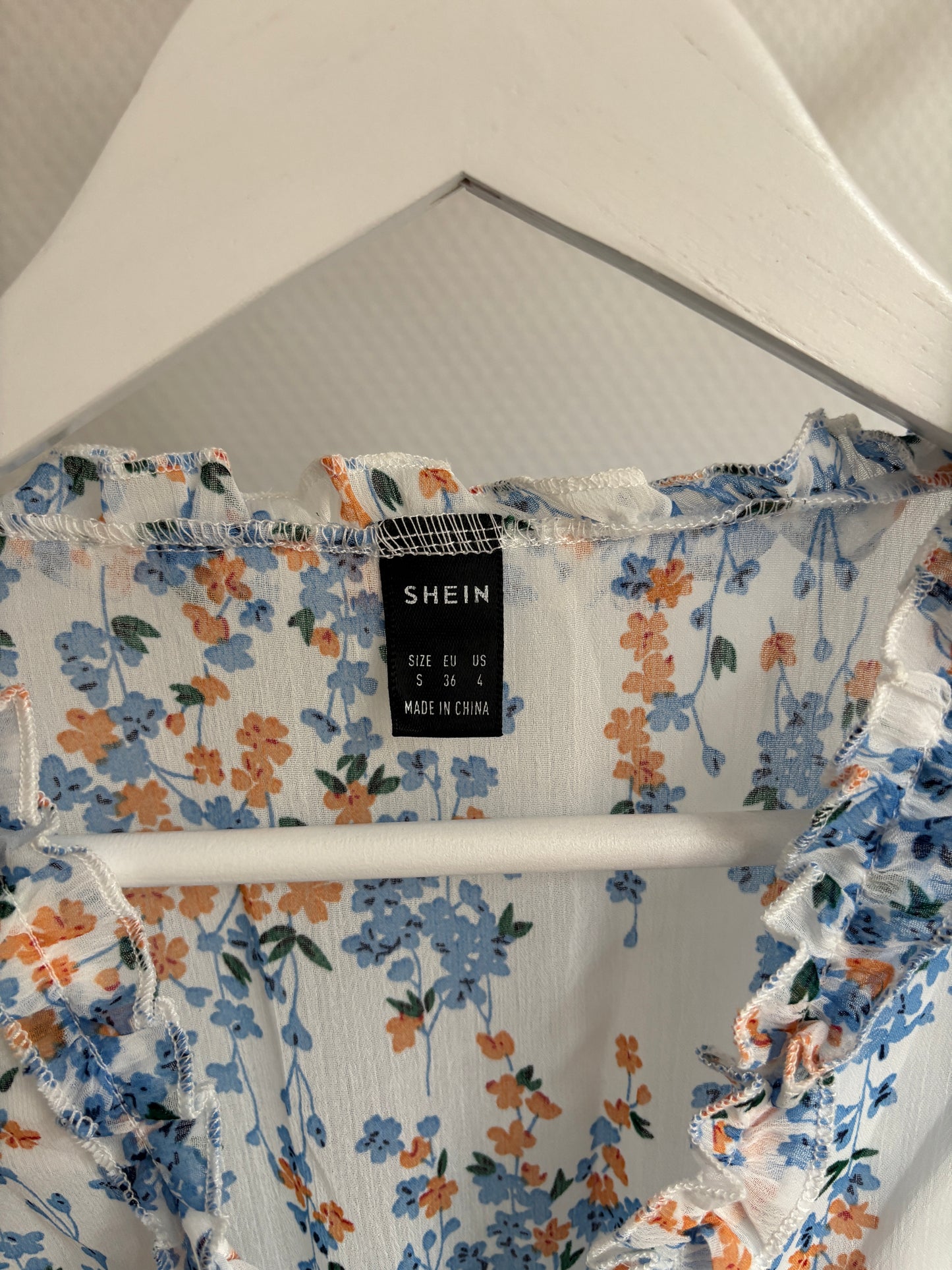 Witte lange bloemenjurk