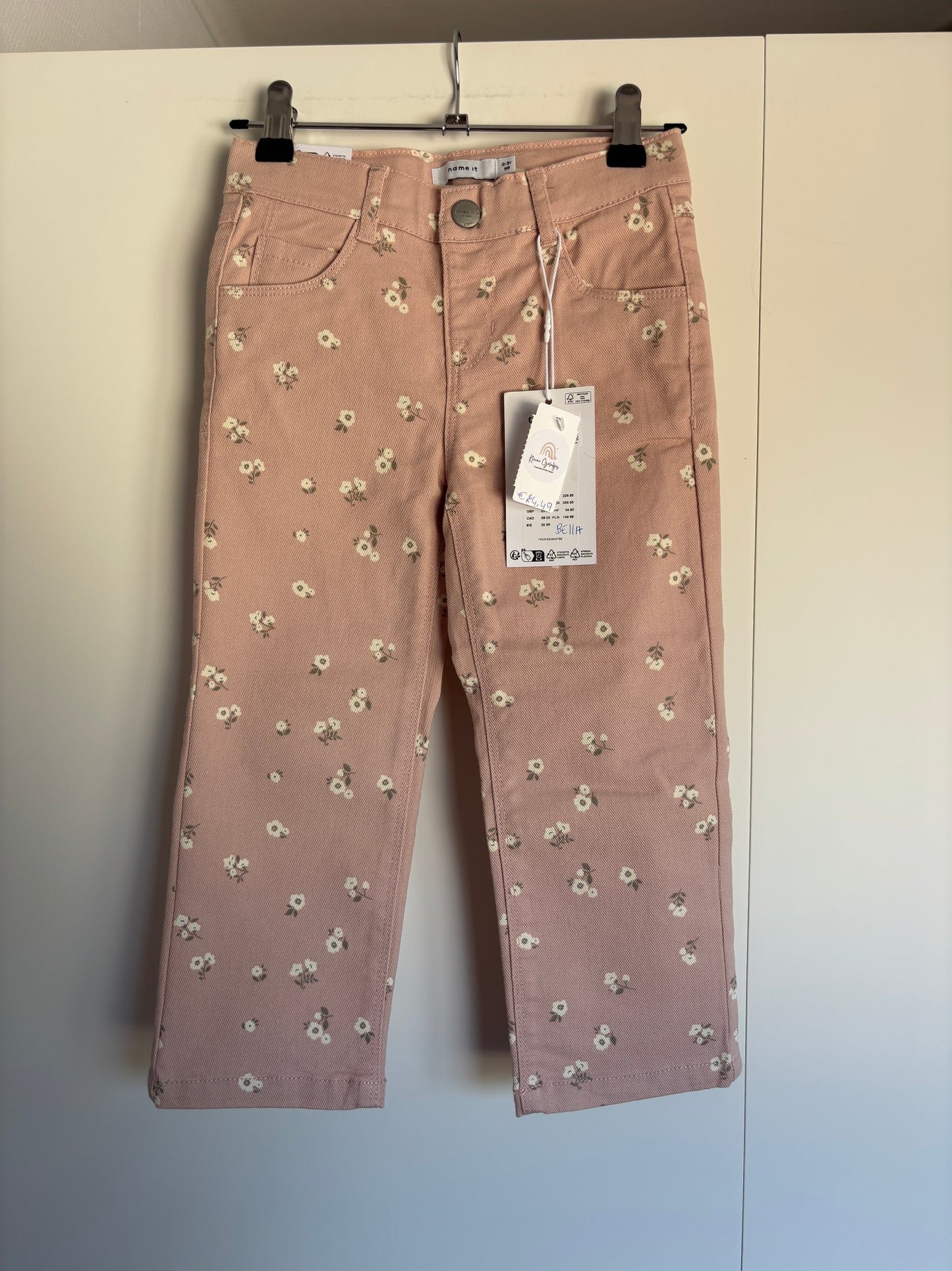 Lichtroze bloemenjeansbroek