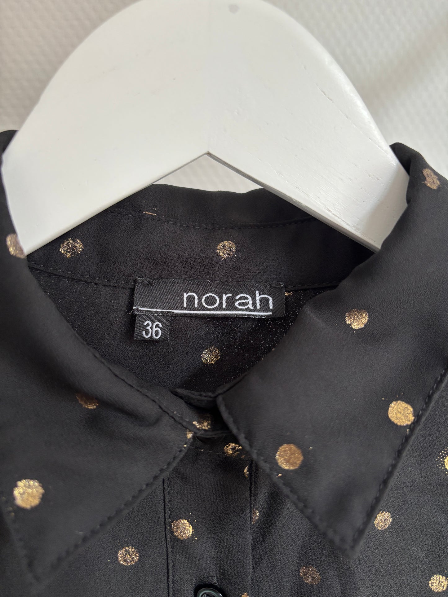 Zwarte lange jurk met gouden bolletjes