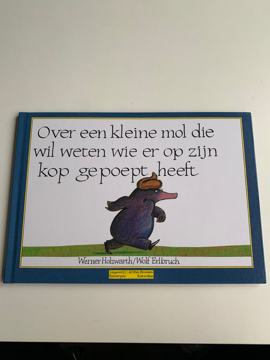 Over een kleine mol die wil weten wie er op zijn kop gepoept heeft