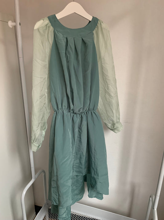Blauwgroene jurk