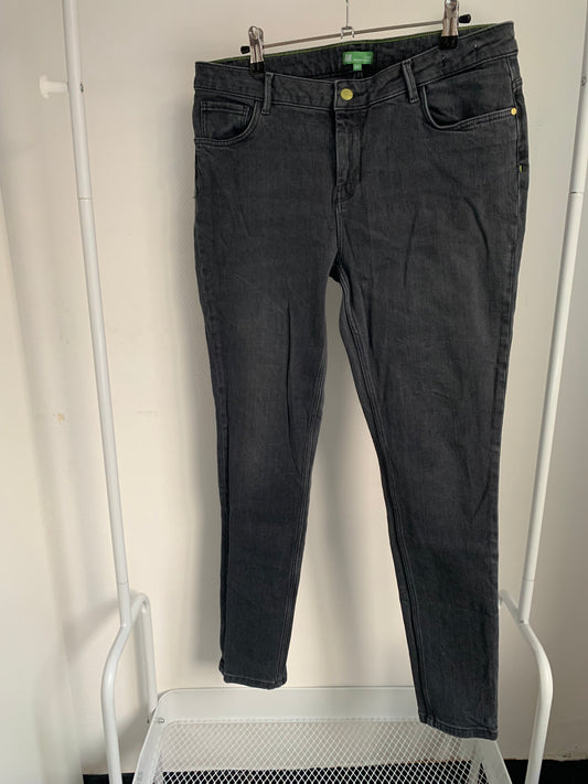Donkergrijze jeansbroek