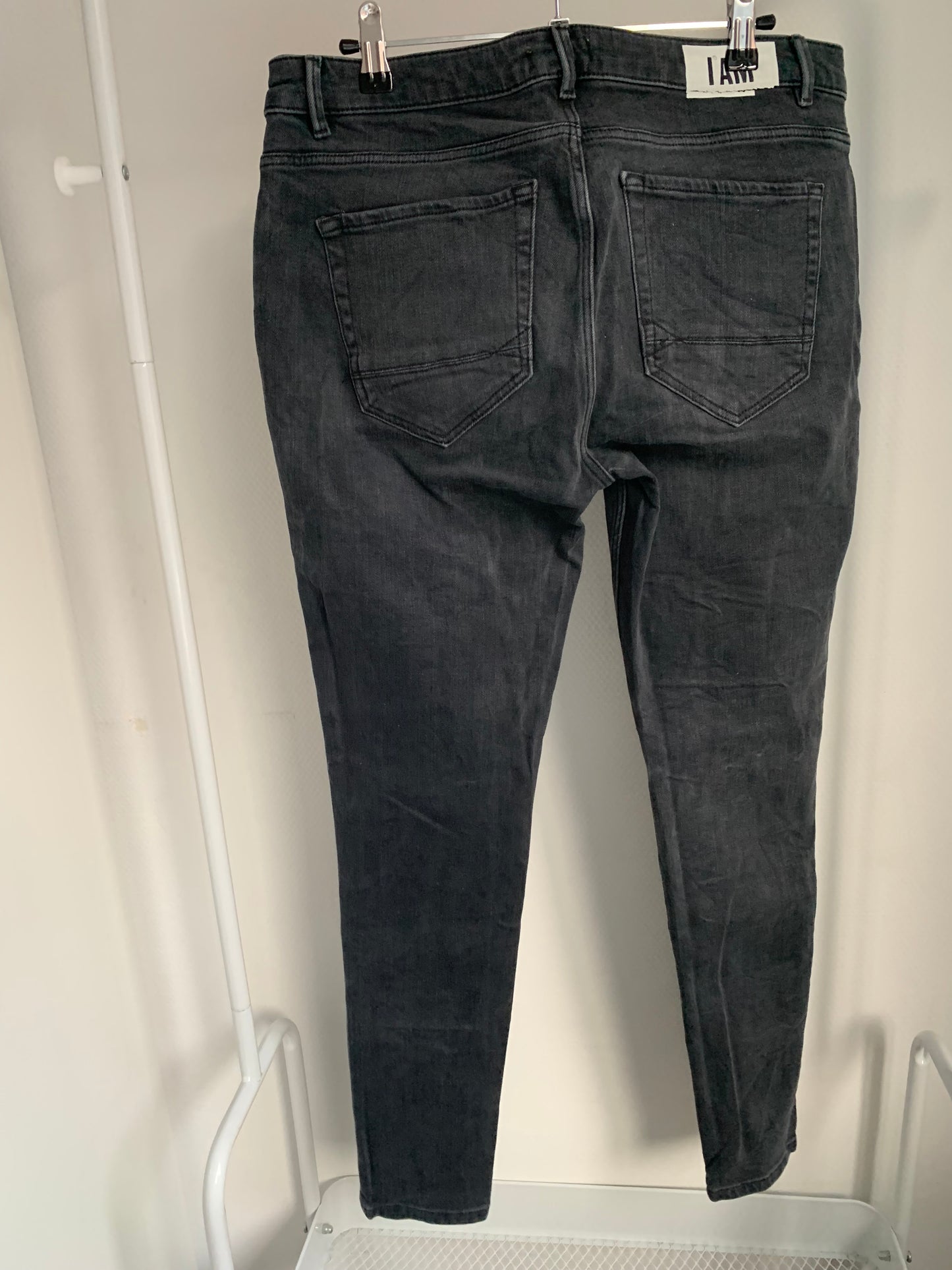 Donkergrijze jeansbroek