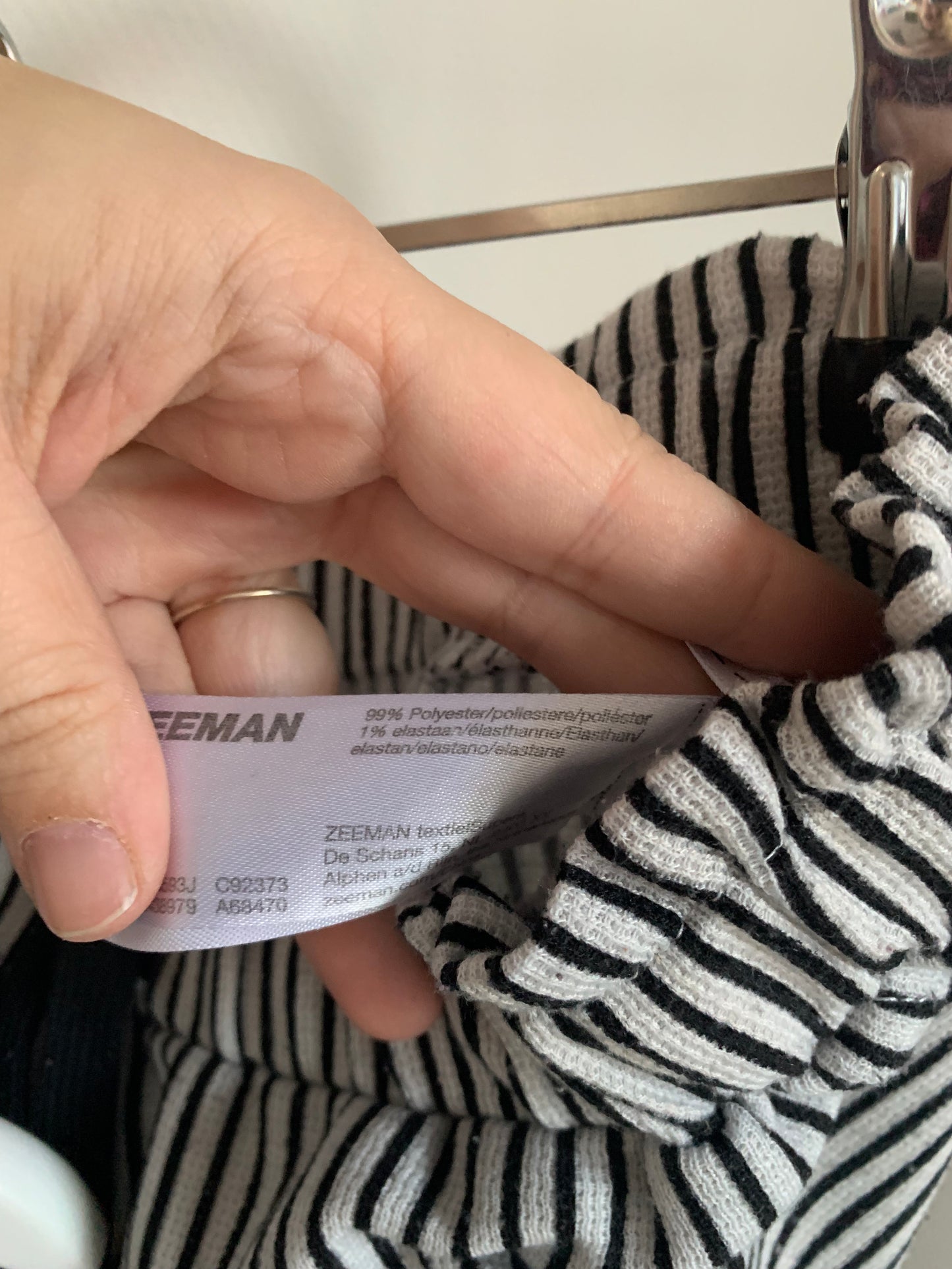 Set: Donkergrijs topje en gestreept shortje