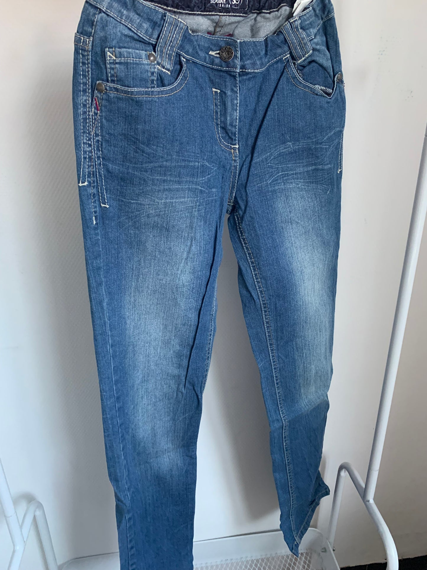 Set: blauwe T-shirt en jeansbroek