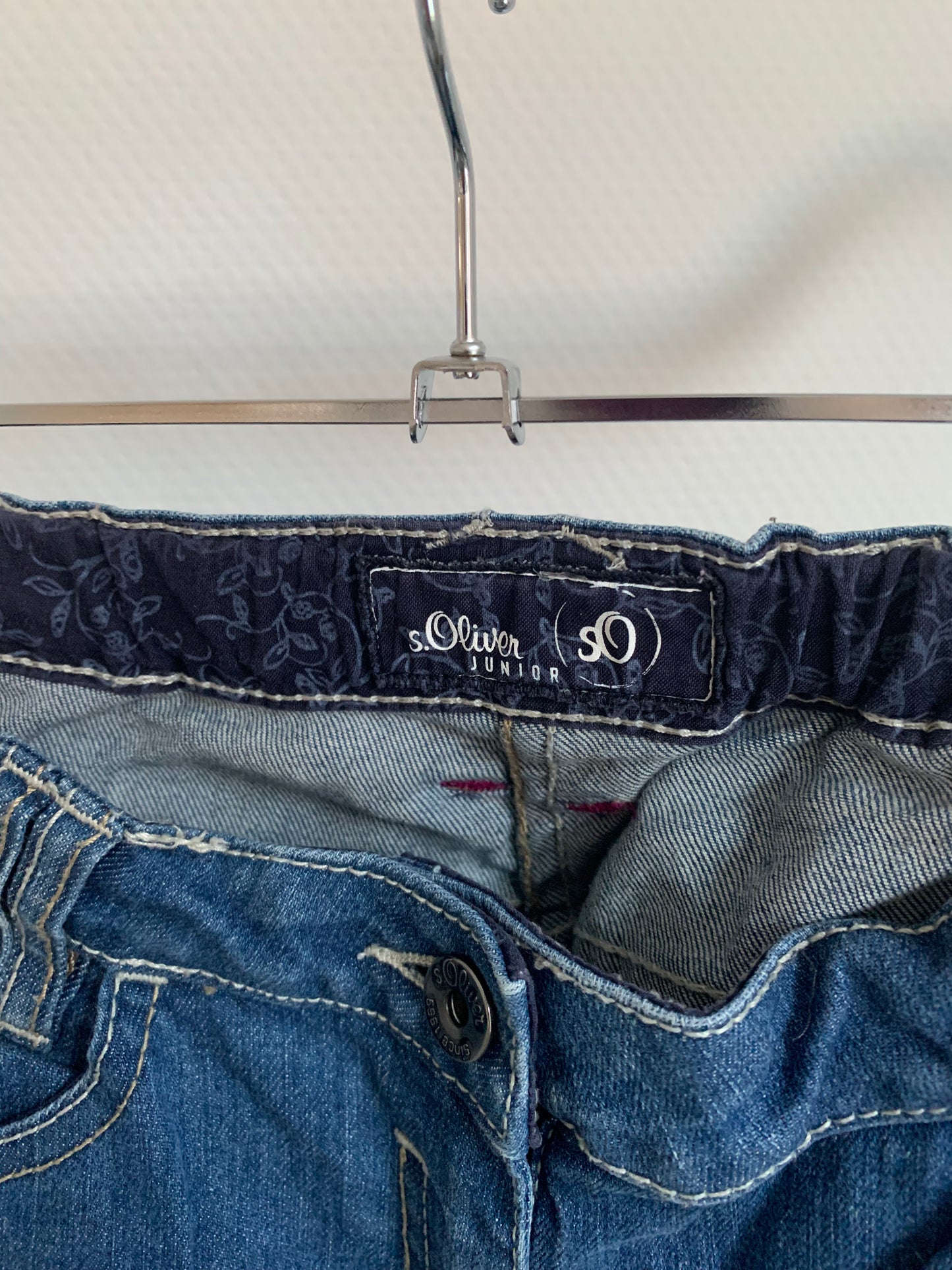 Set: blauwe T-shirt en jeansbroek