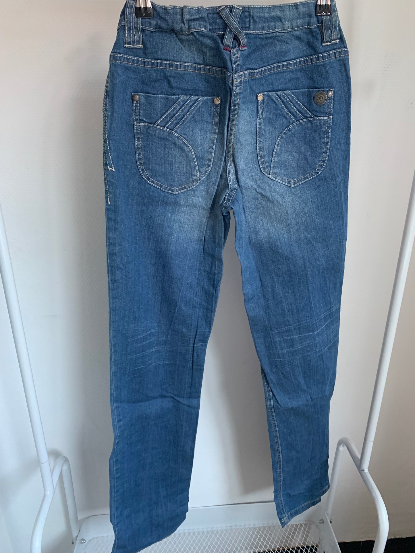 Set: blauwe T-shirt en jeansbroek