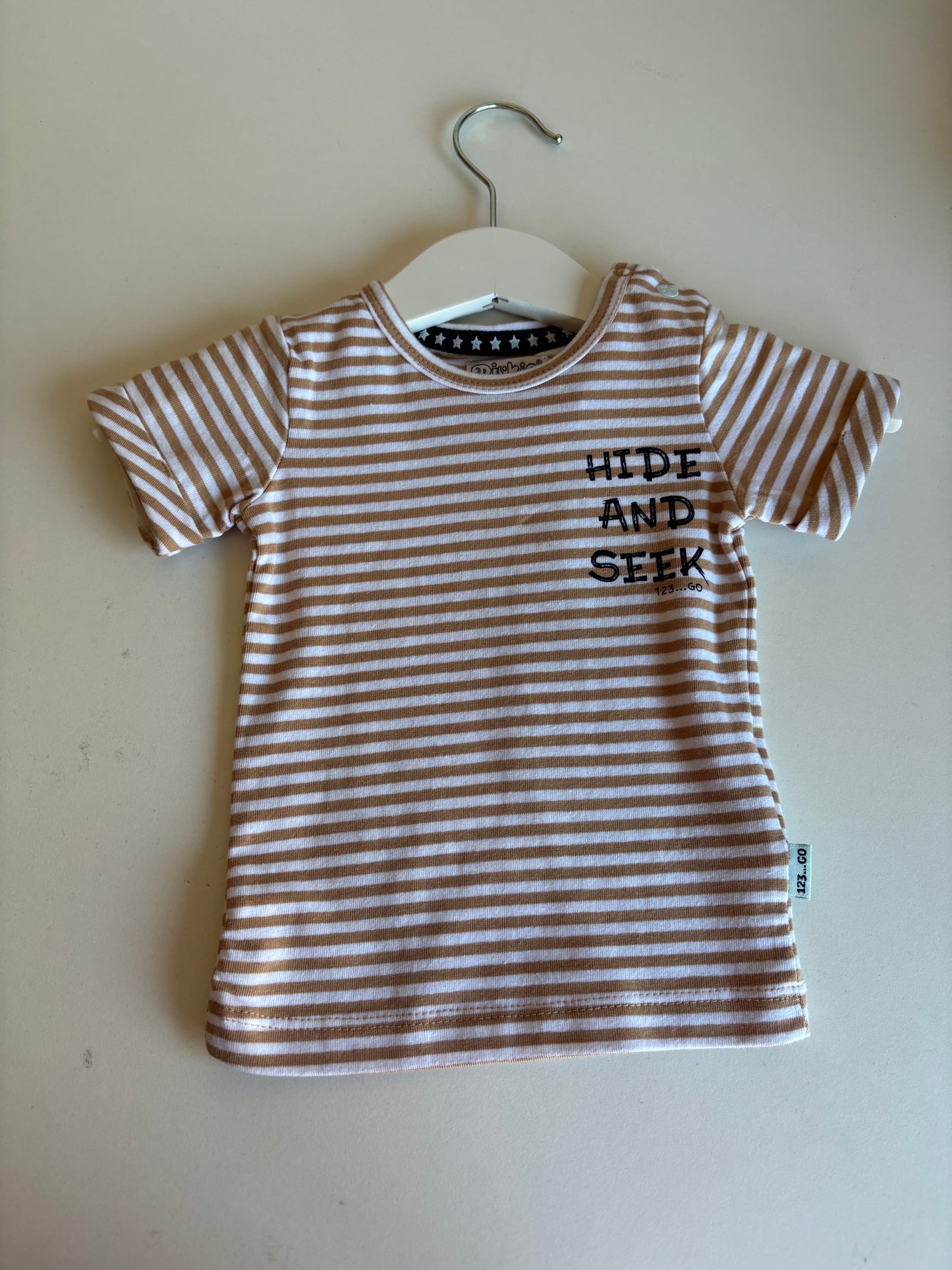 Gestreepte T-shirt "Hide and seek"