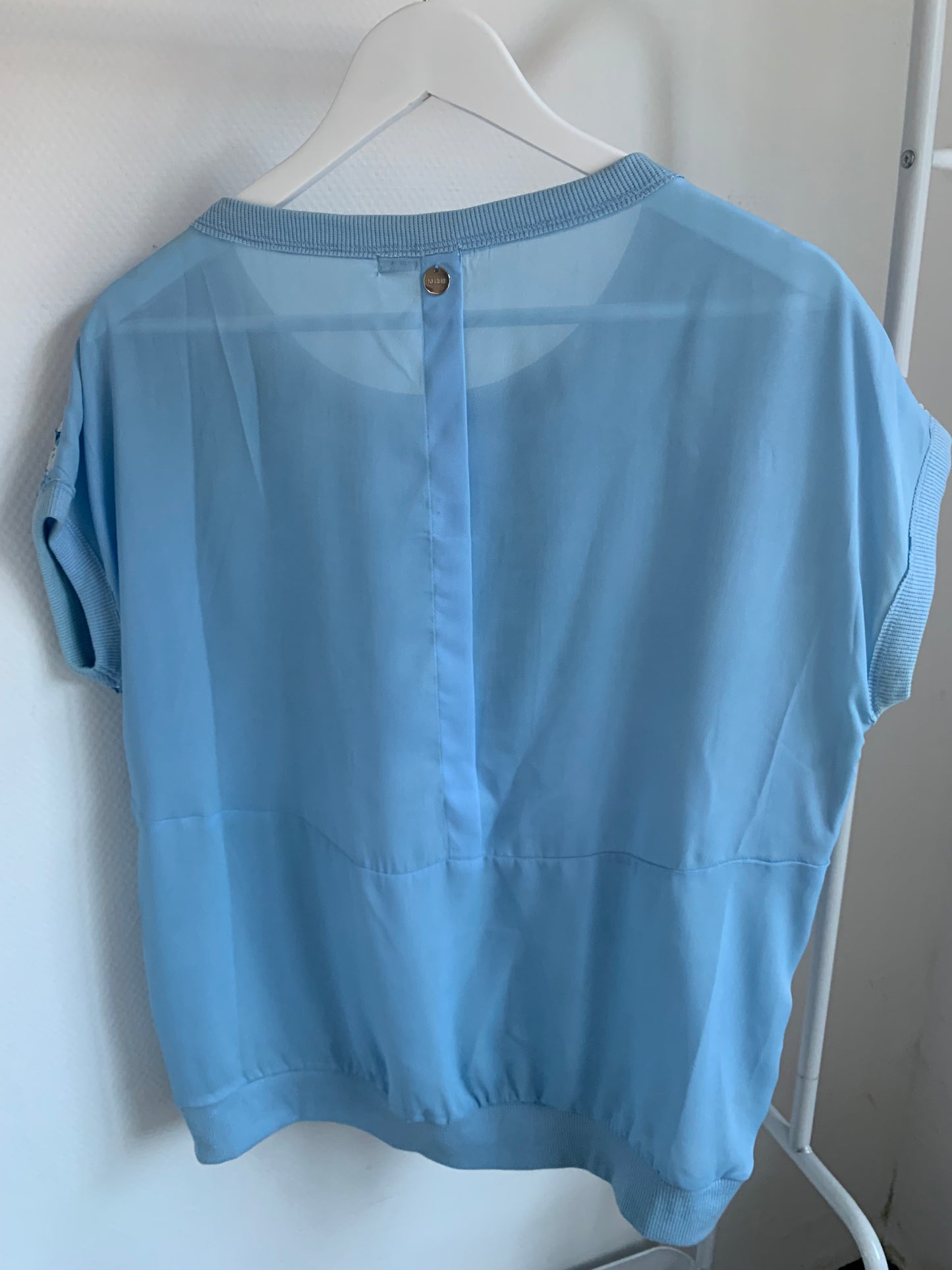 Lichtblauwe blouse