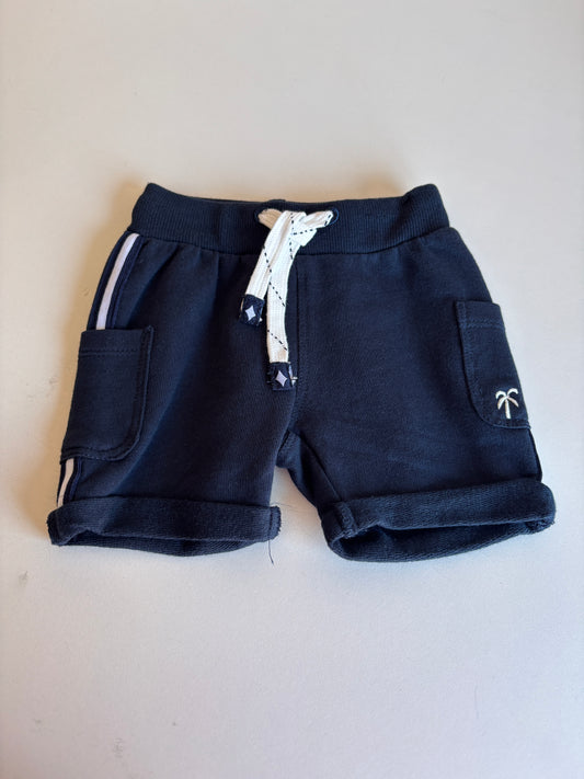 Marineblauwe shortje