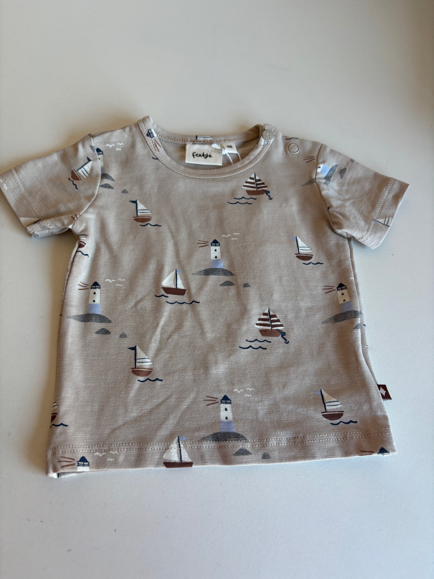 Beige T-shirt met bootjes
