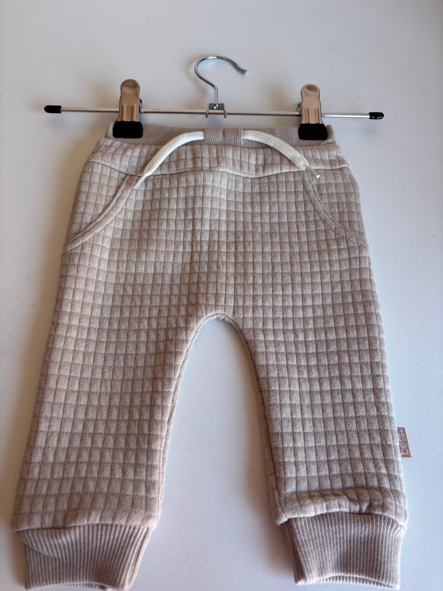 Beige broekje met wafelstuur