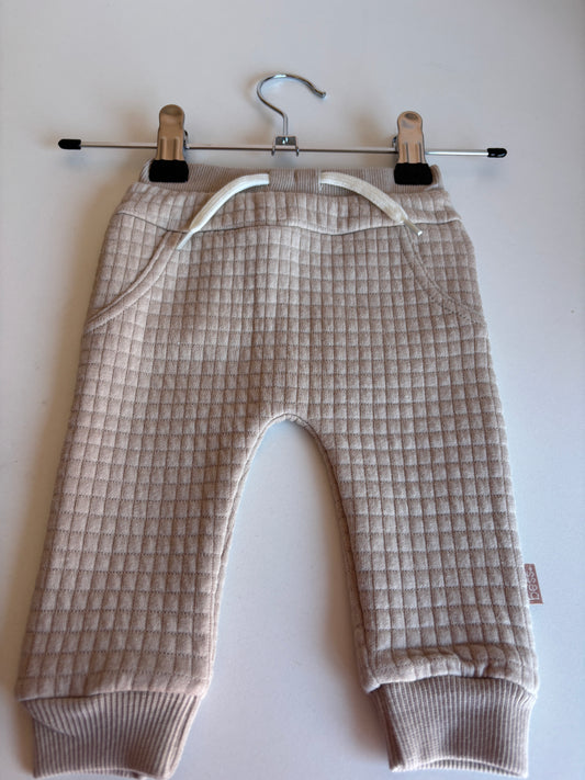 Beige broekje met wafelstuur