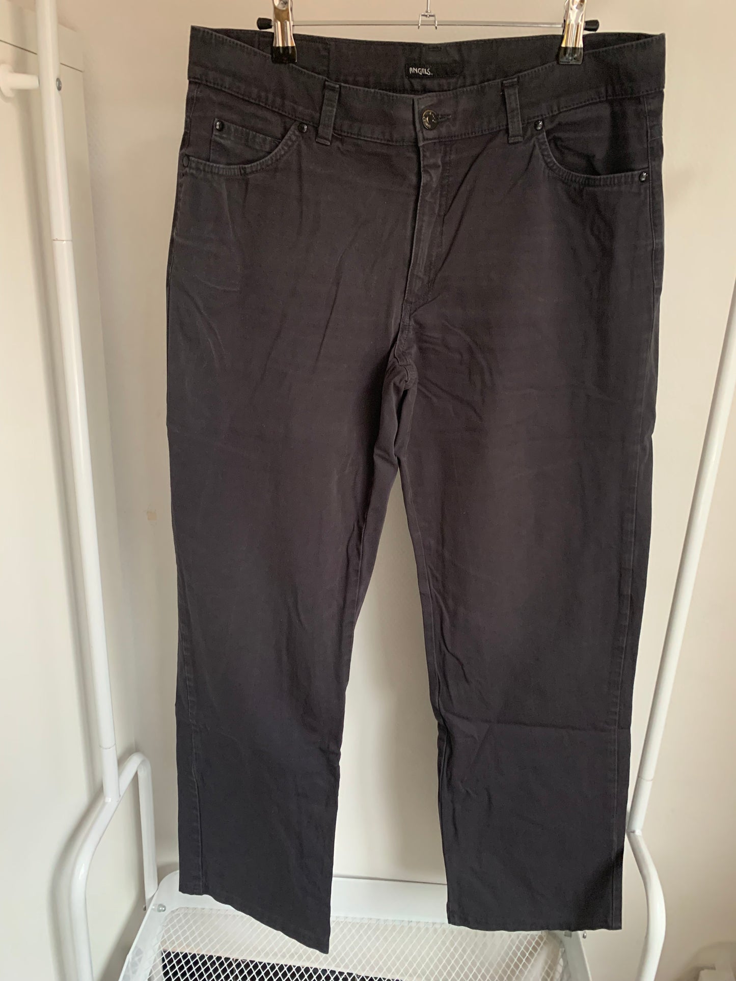 Donkergrijze jeansbroek