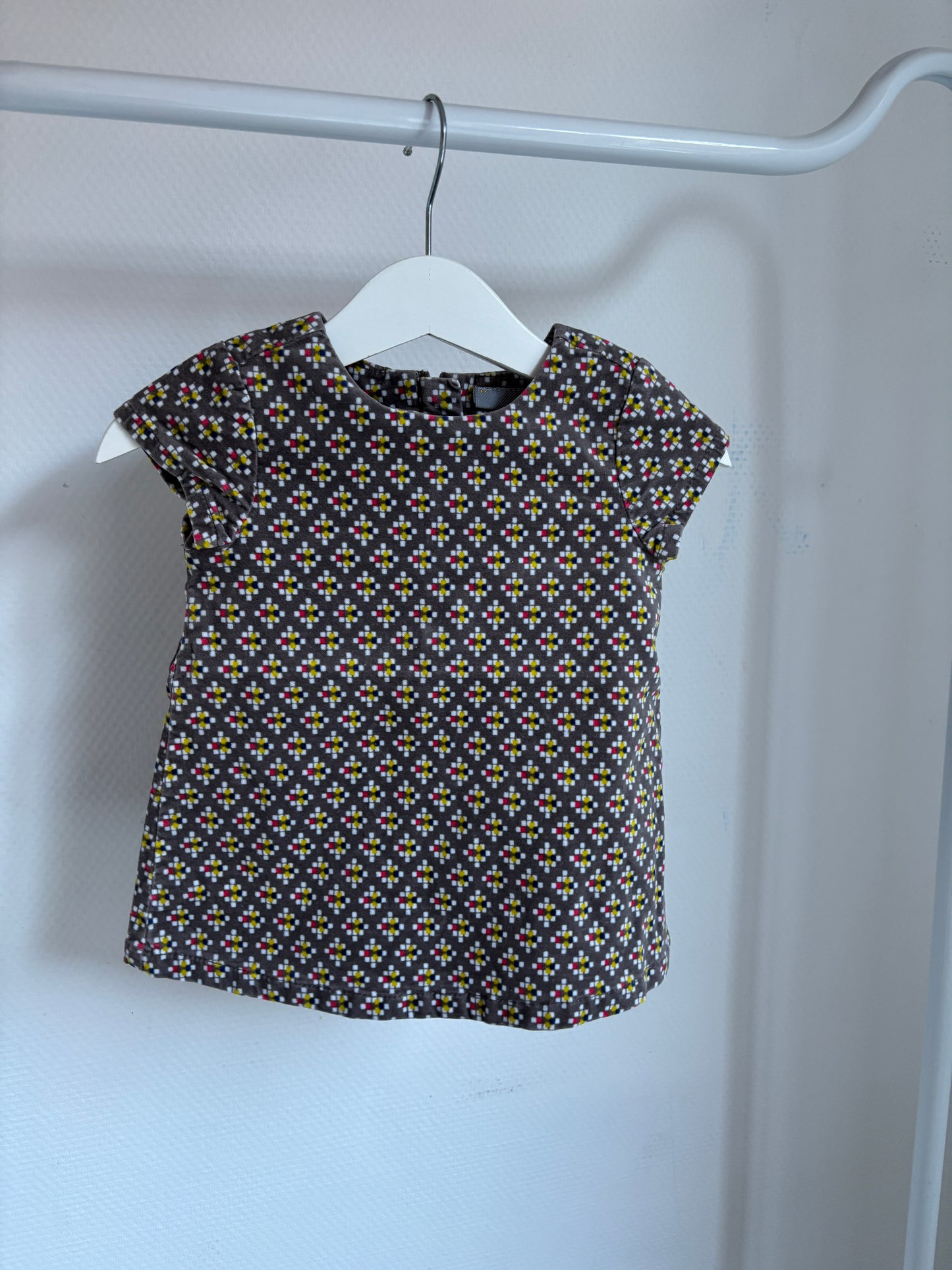 Bruingrijs geruite jurkje