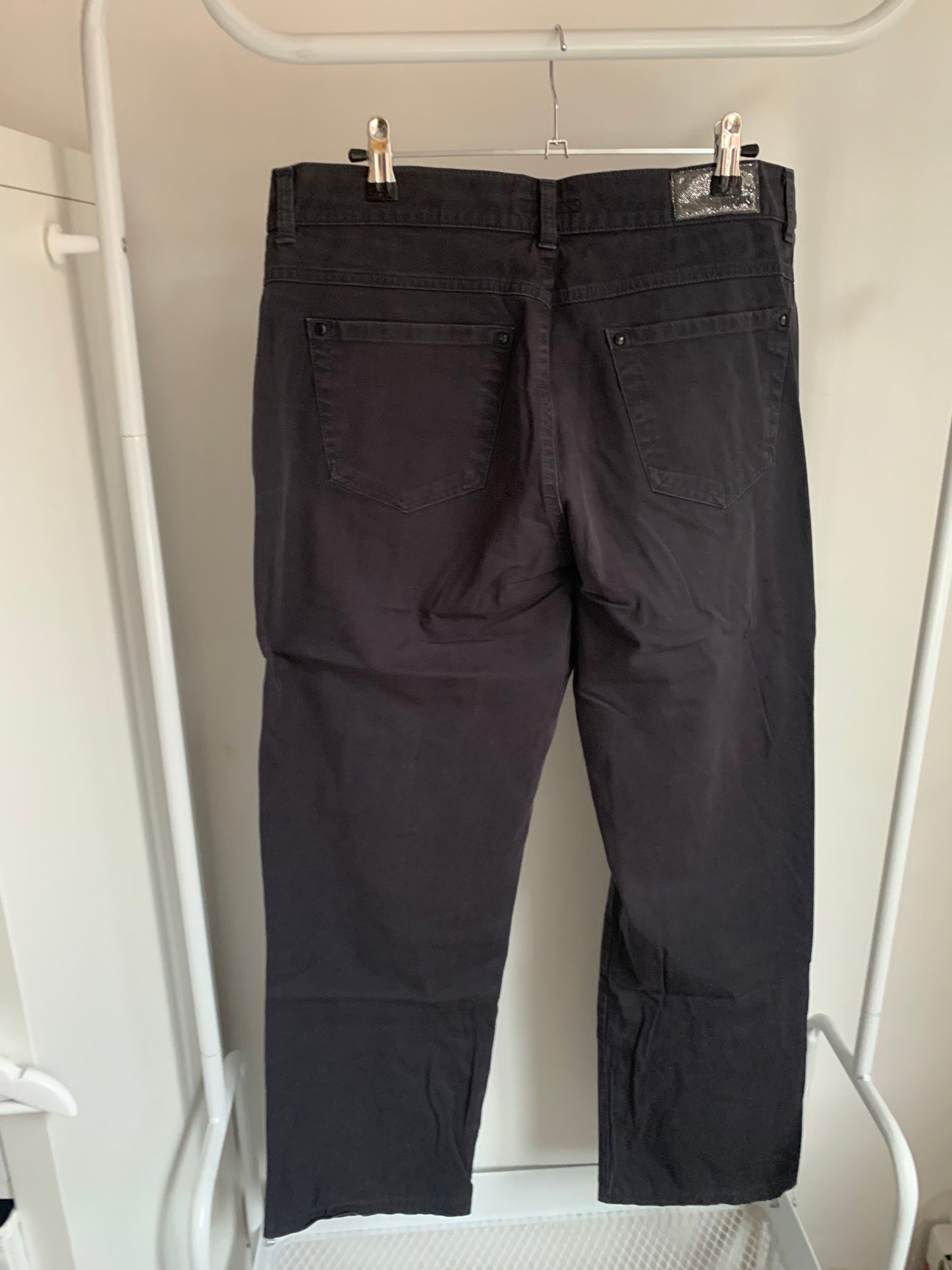 Donkergrijze jeansbroek