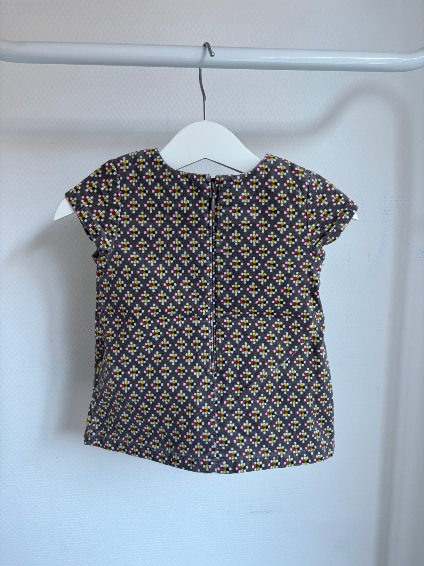 Bruingrijs geruite jurkje