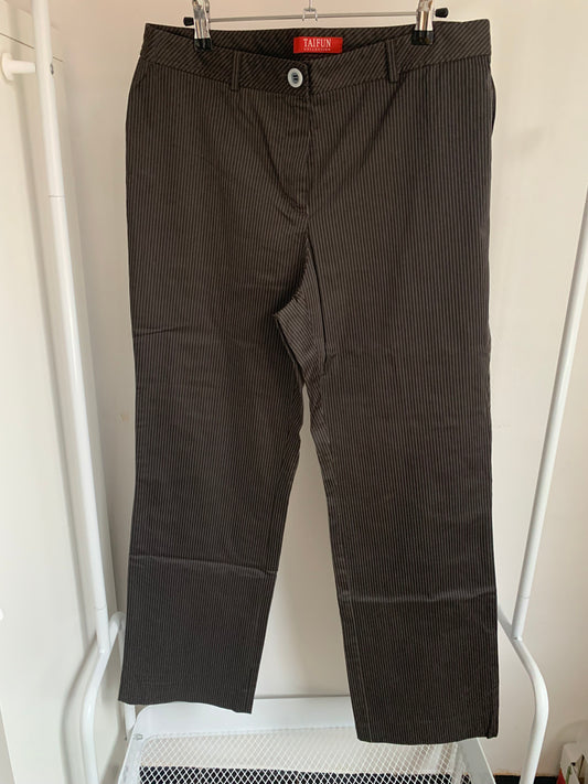 Bruine gestreepte broek