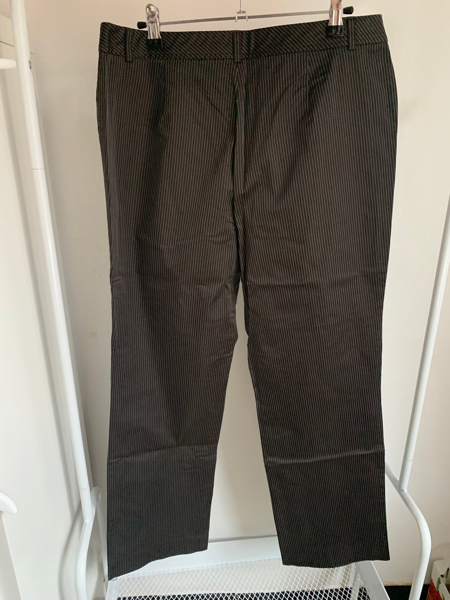 Bruine gestreepte broek