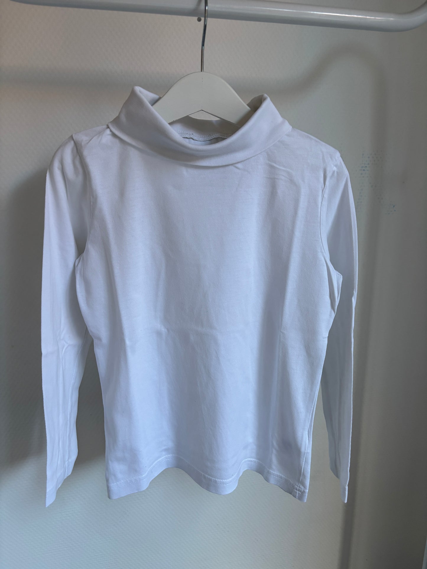 Witte longsleeve met rolkraag