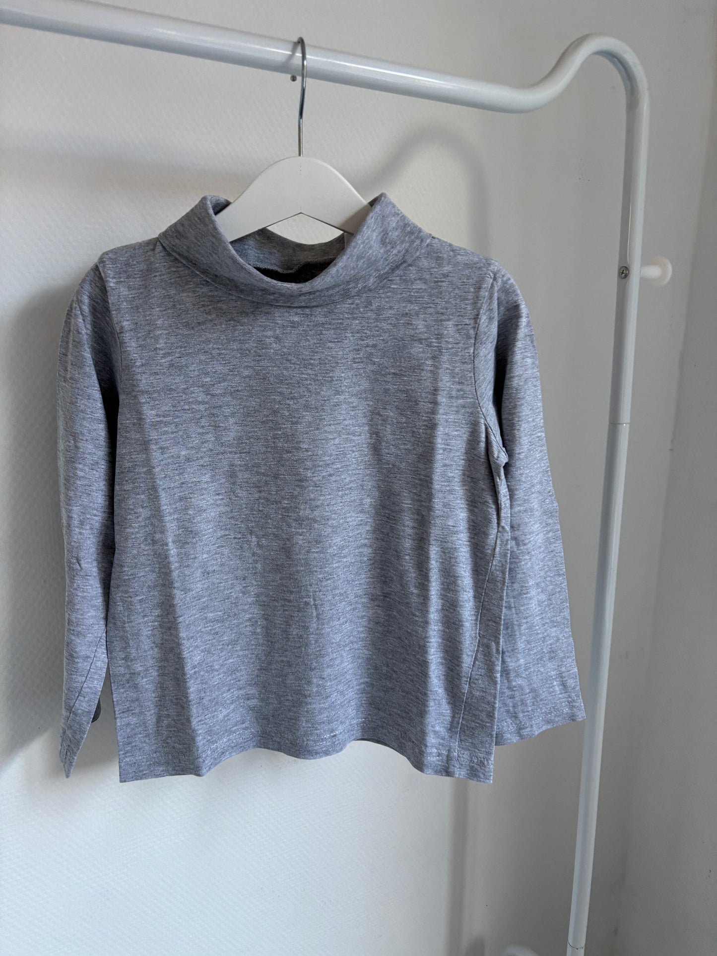 Lichtgrijze longsleeve met rolkraag