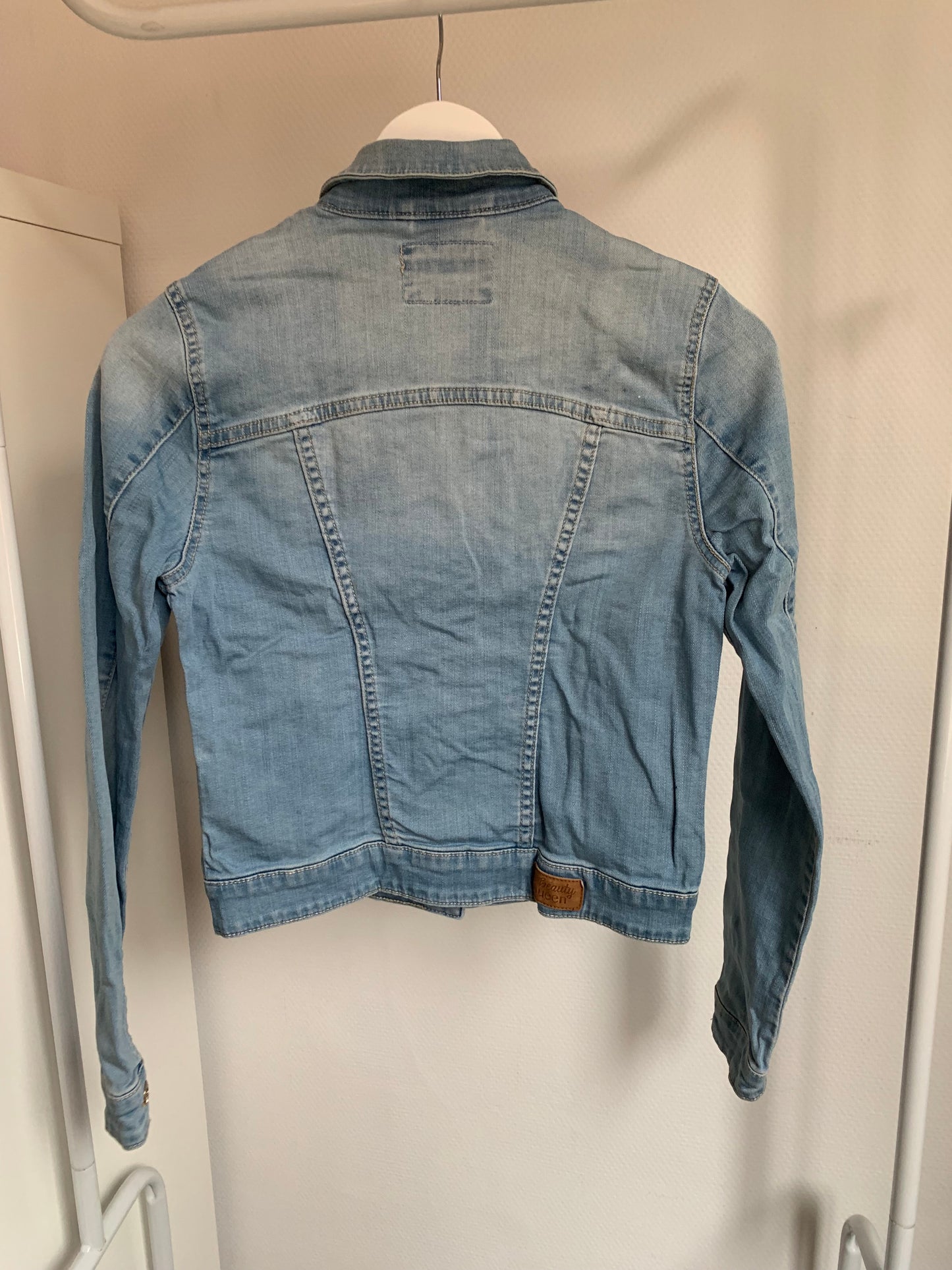 Lichtblauwe jeansjas