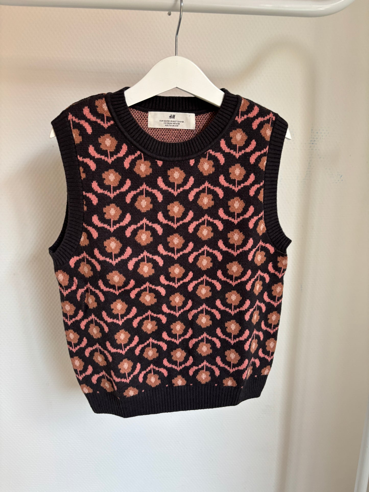 Zwarte spencer met pasteloranje bloemen