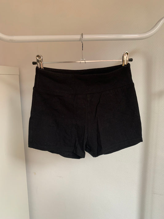 Zwart shortje