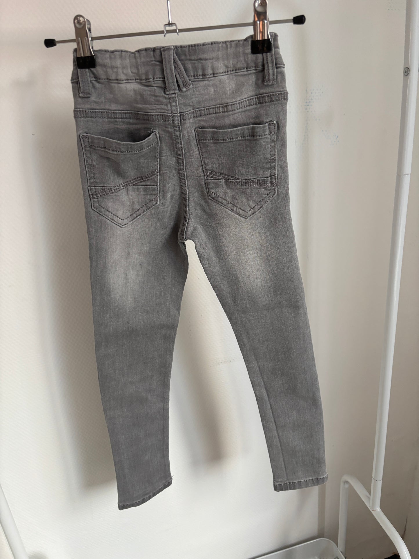 Lichtgrijze jeansbroek