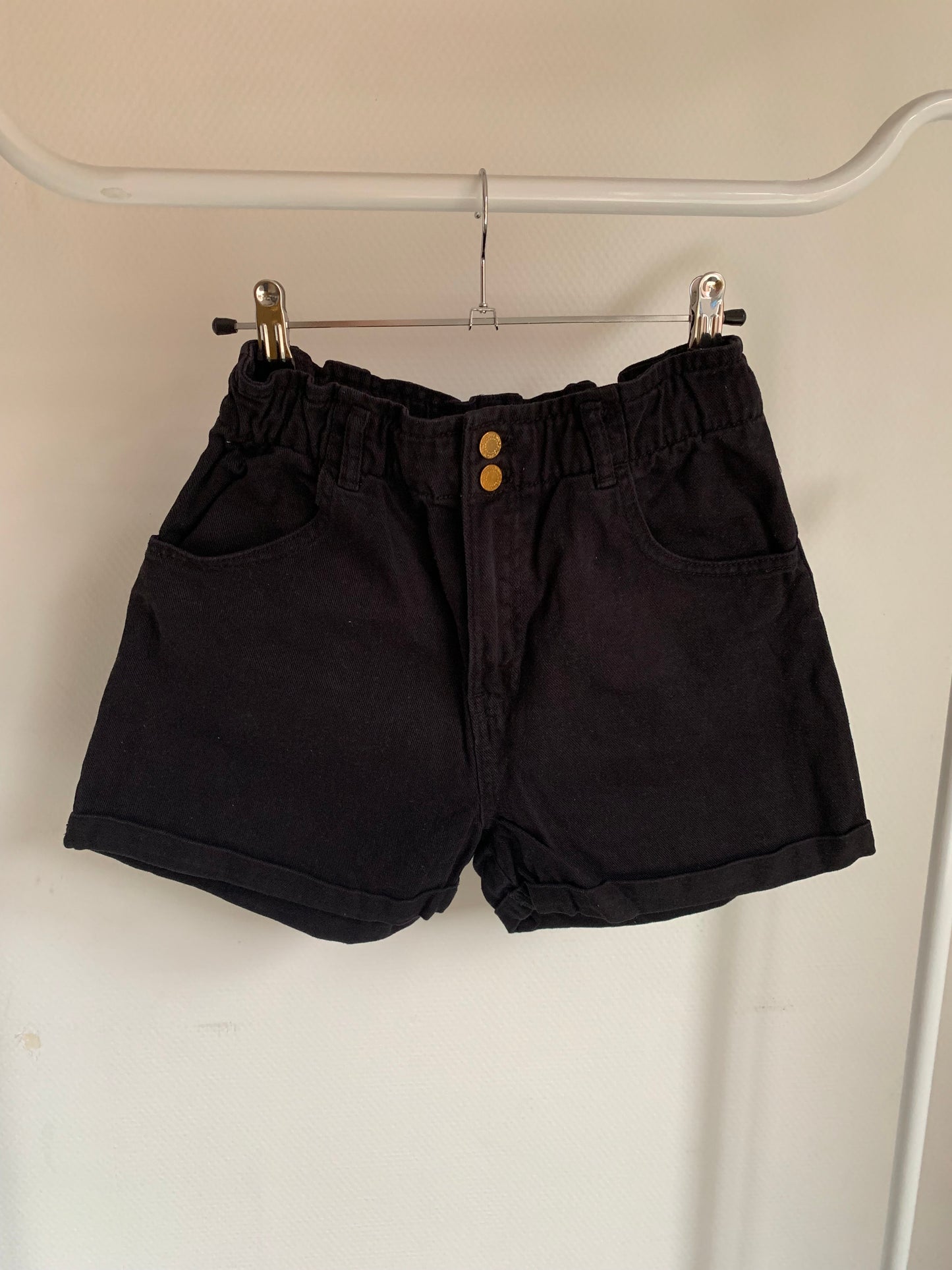 Zwart jeansshortje