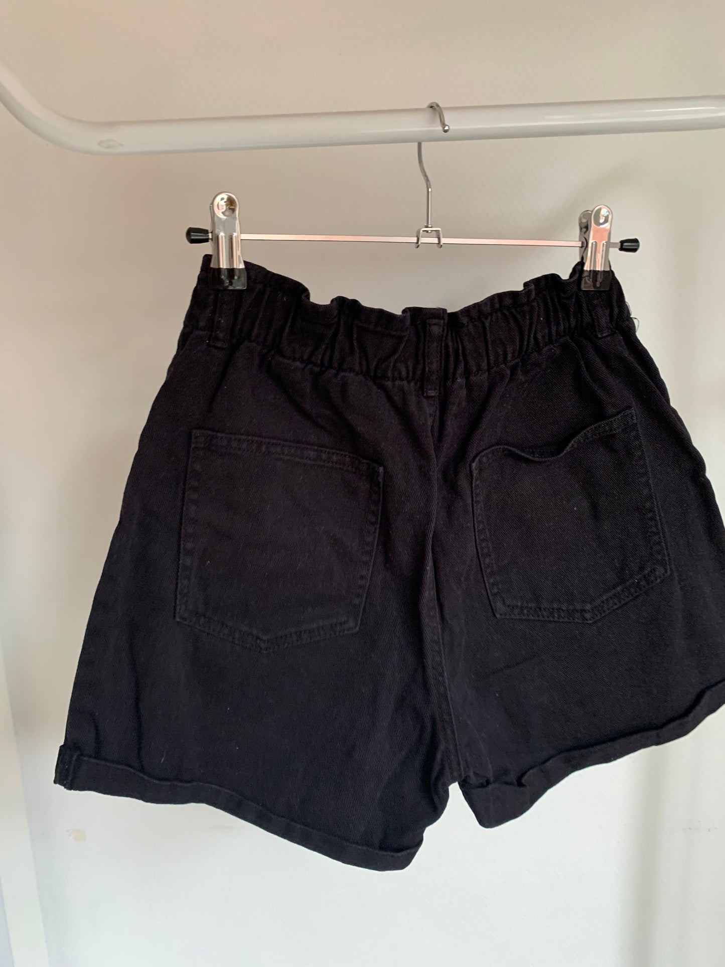 Zwart jeansshortje
