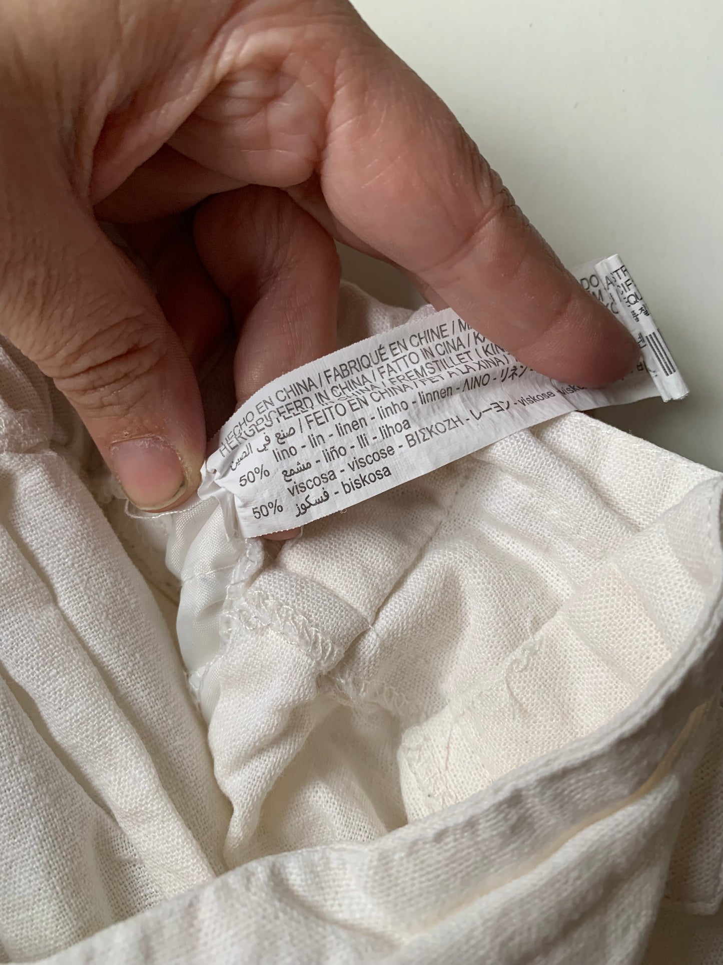 Crèmekleurig shortje