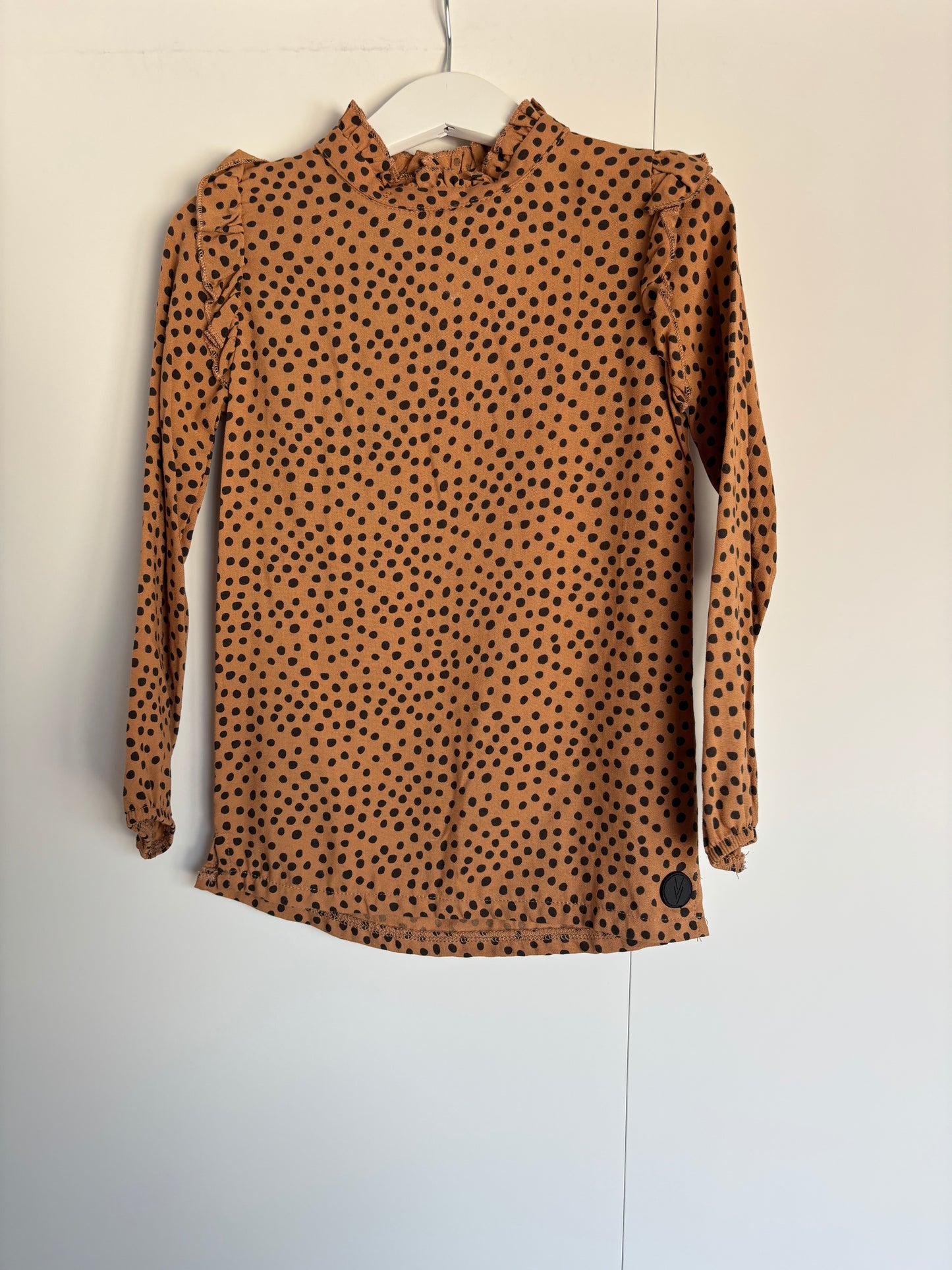 Bruine blouse met bolletjes