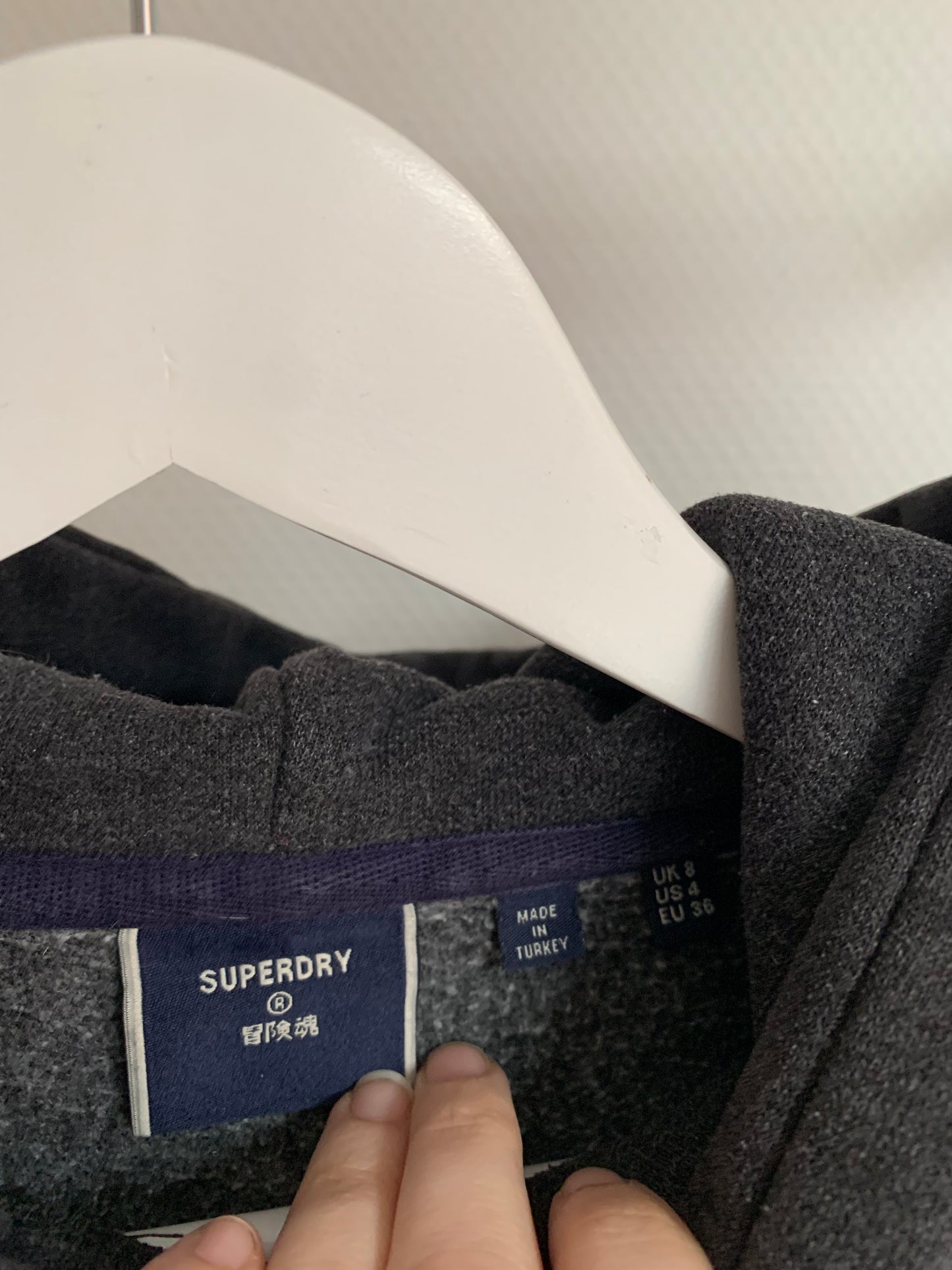 Donkergrijze sweater