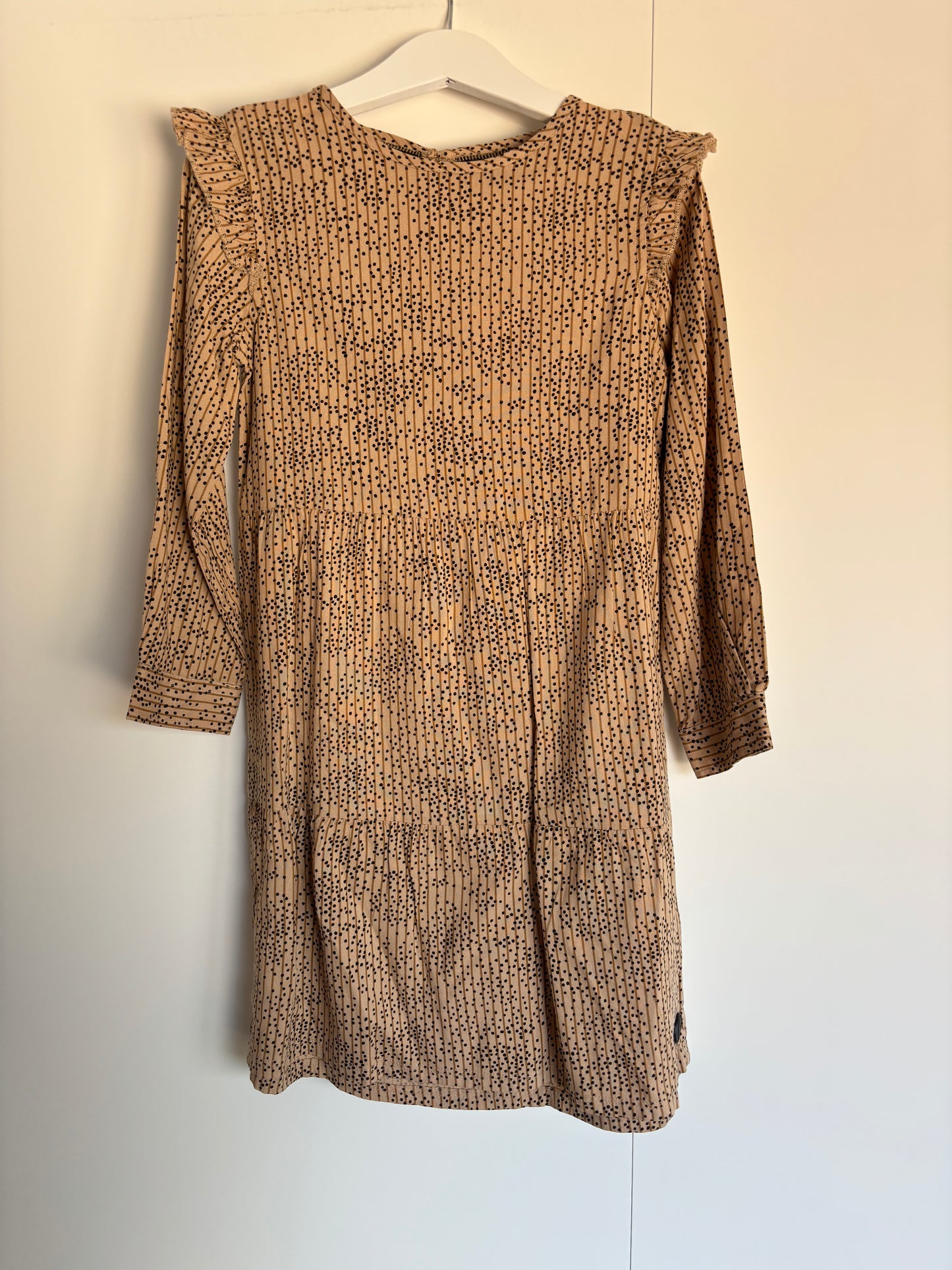 Beige gestippelde jurk