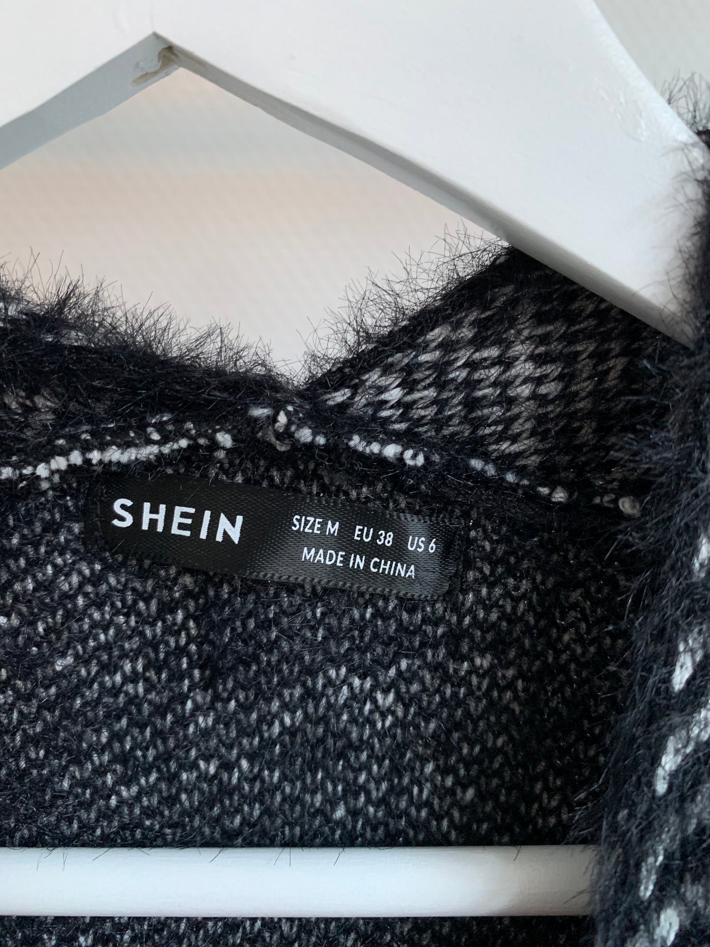 Zwarte gestreepte vest