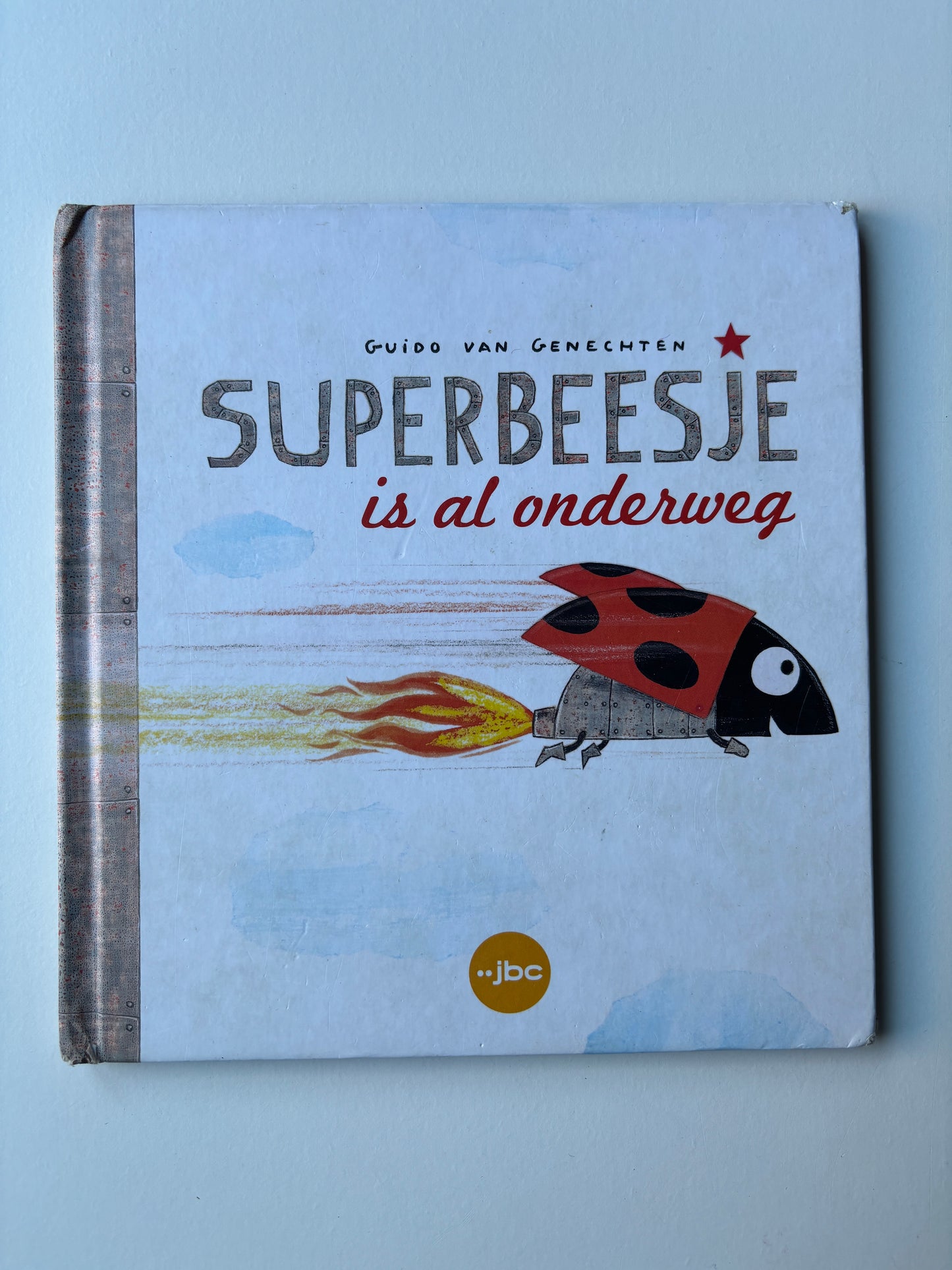 Superbeesje is al onderweg