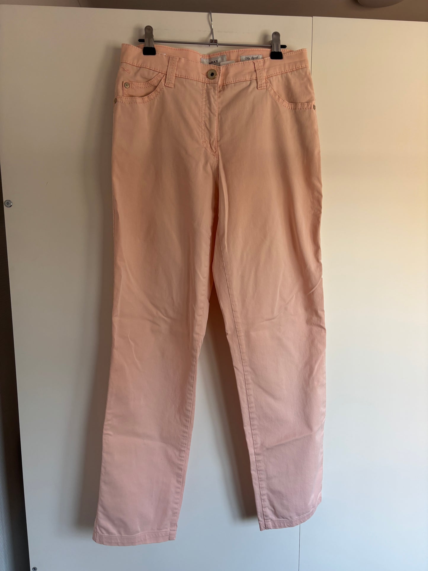 Lichtroze jeansbroek