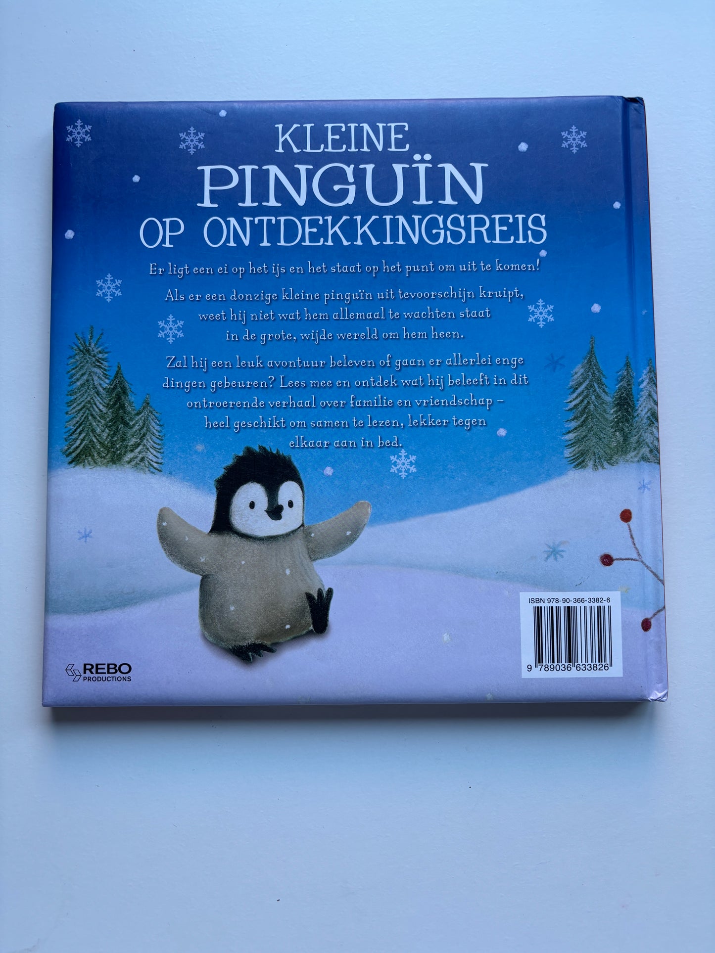 Kleine pinguïn op ontdekkingsreis