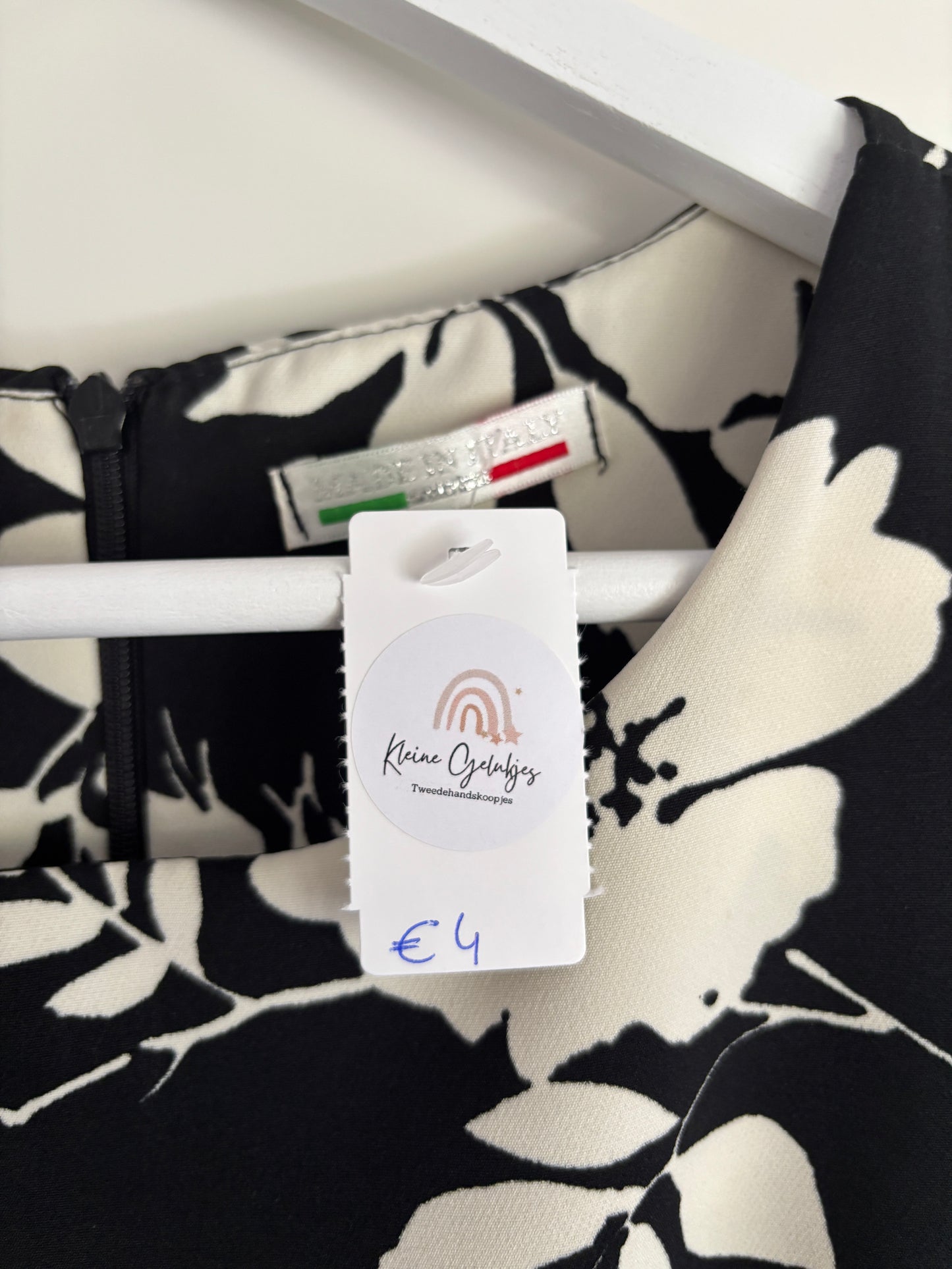 Zwartwitte bloemenjurk