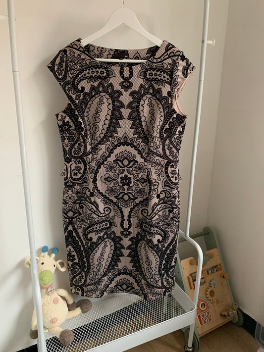 Geklede jurk met kantprint