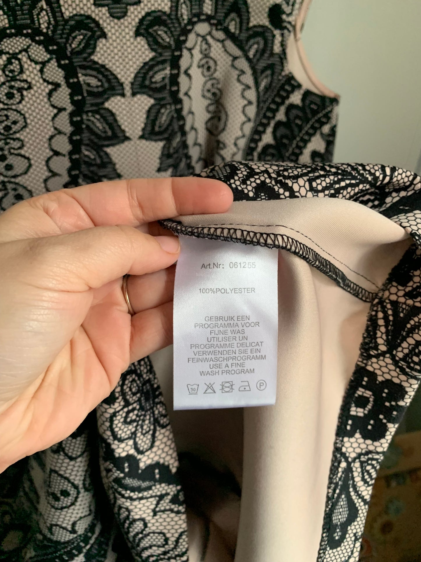 Geklede jurk met kantprint