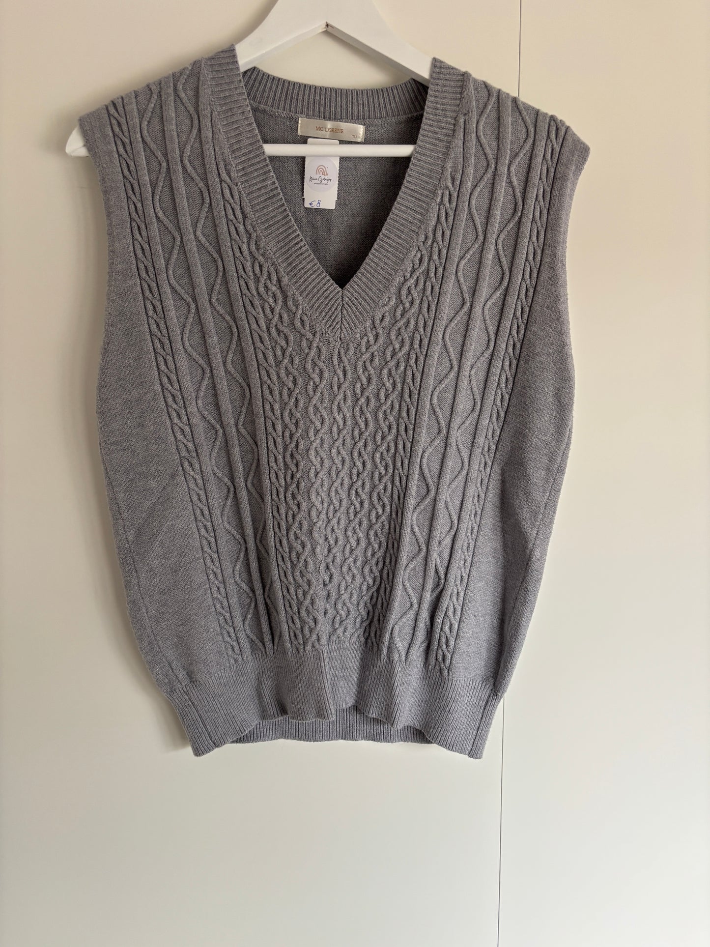 Grijze trui zonder mouwen