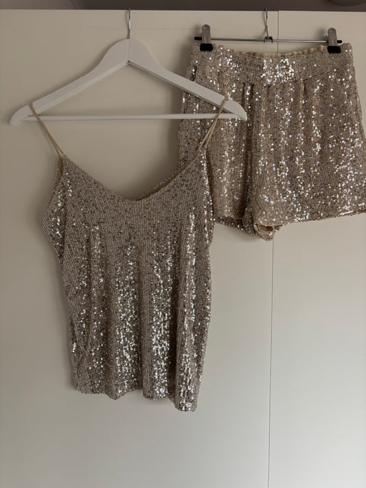 Beige glitterset: topje en shortje