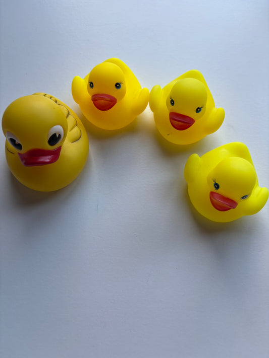 Gele badeendjes (4)