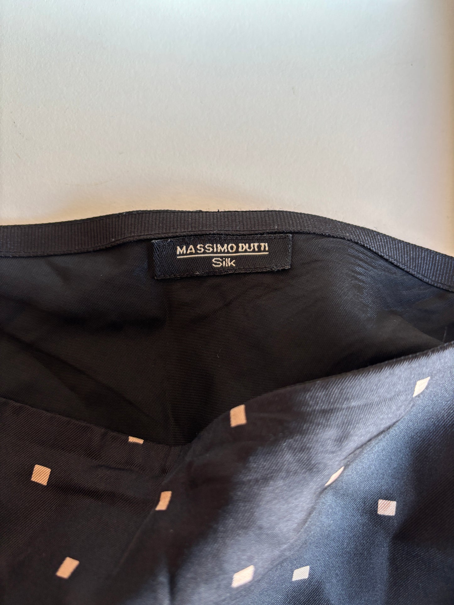 Zwarte gestippelde rok