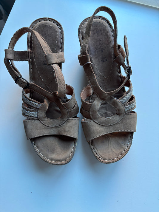 Sandalen met sleehak