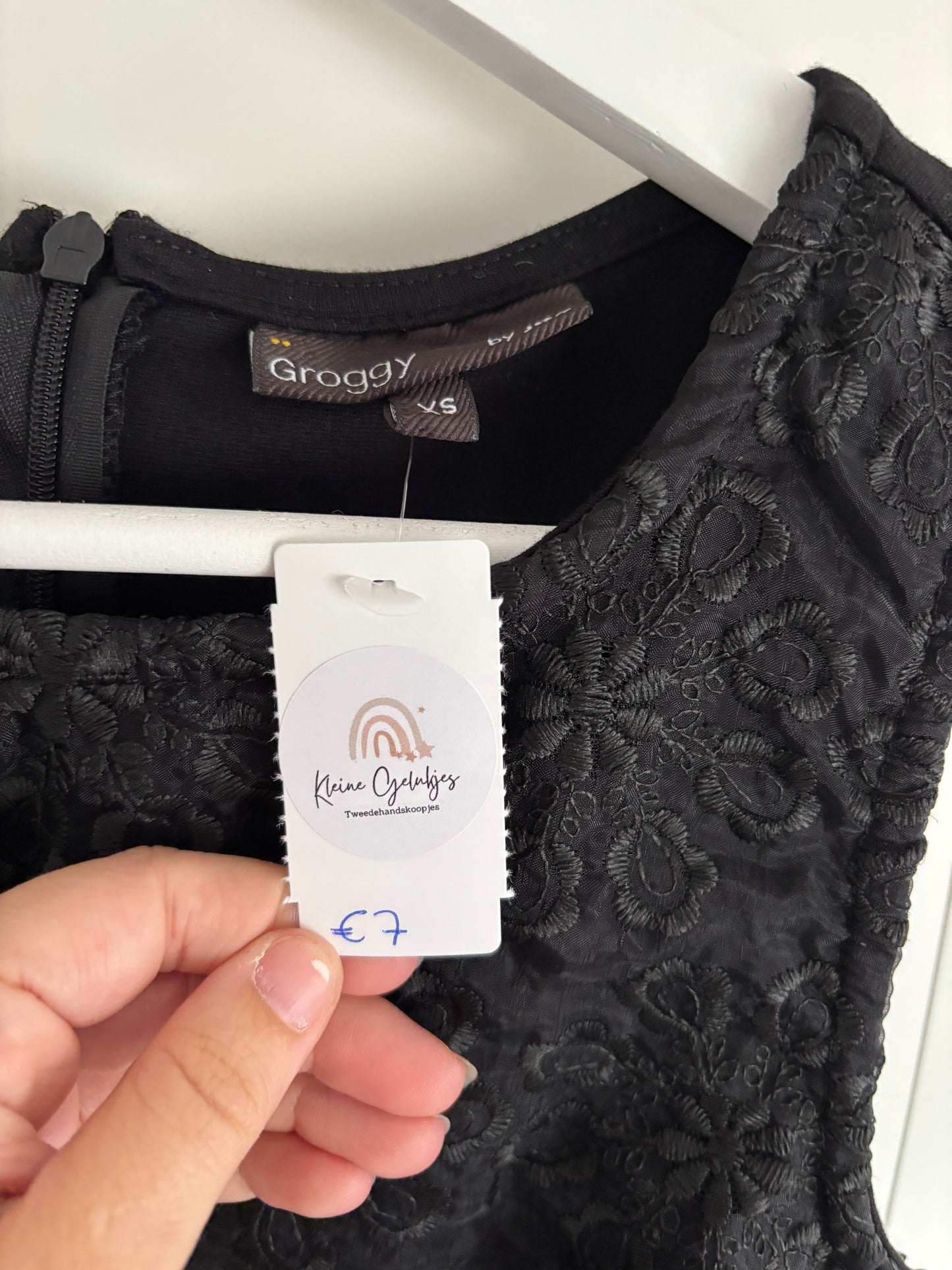 Zwarte mouwloze jurk